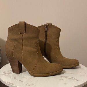 American Eagle Outfitters Brown Heeled Western Style Boots